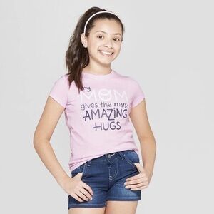 CAT & jack girls t shirt size S (6/6X)  "my mom gives the most amazing hugs